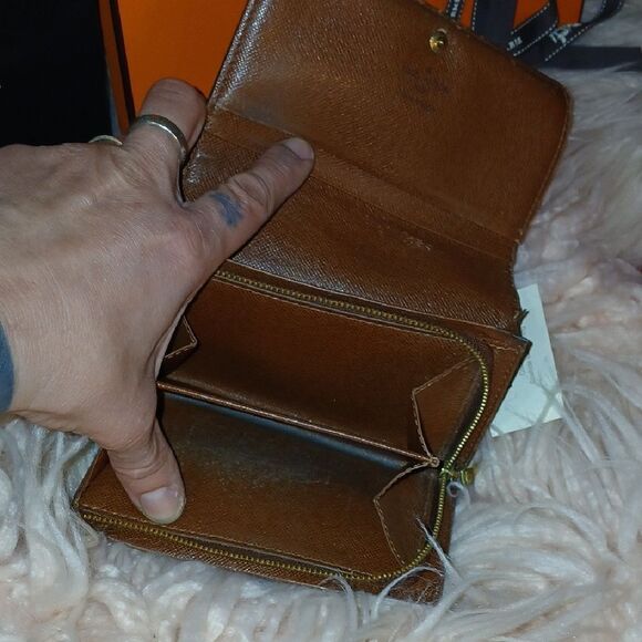 🌞  Authentic Louis Vuitton Monogram Compact Wallet - Picture 3 of 16